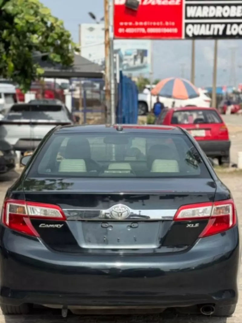 Toyota Camry - 2012