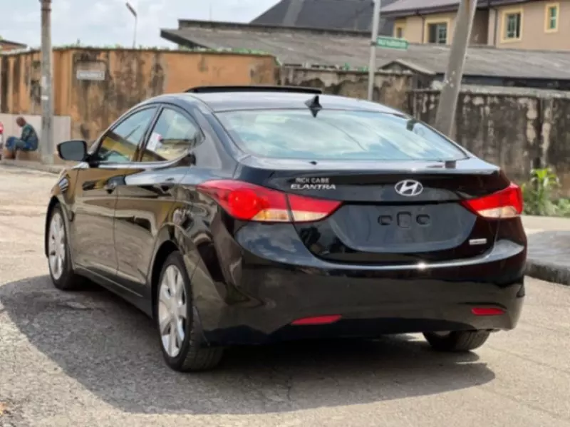 Hyundai Elantra   - 2014