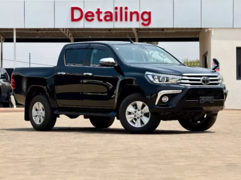 Toyota Hilux    - 2018