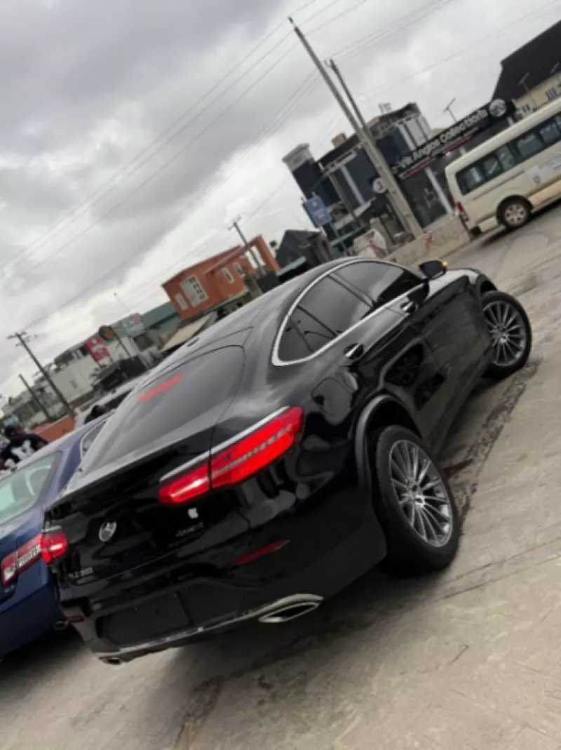 Mercedes-Benz GLC 300   - 2018