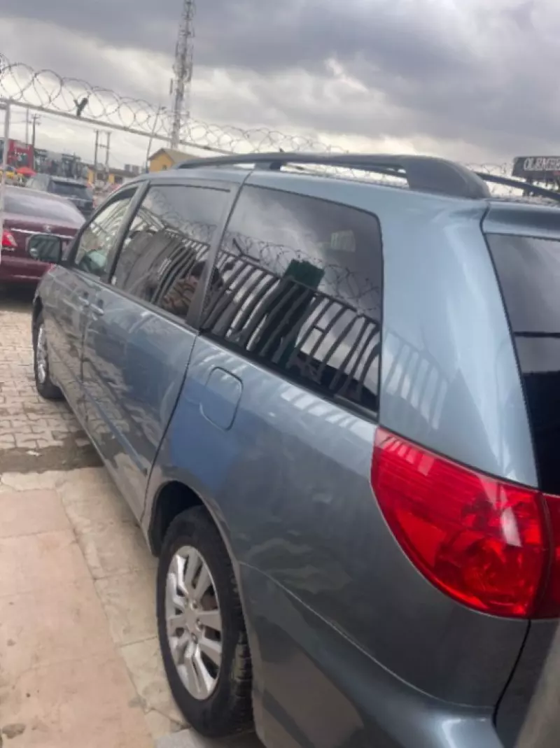 Toyota Sienna   - 2008