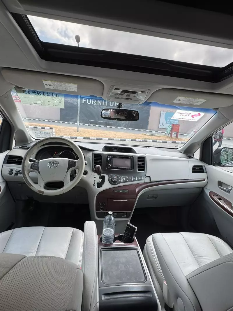Toyota Sienna   - 2013