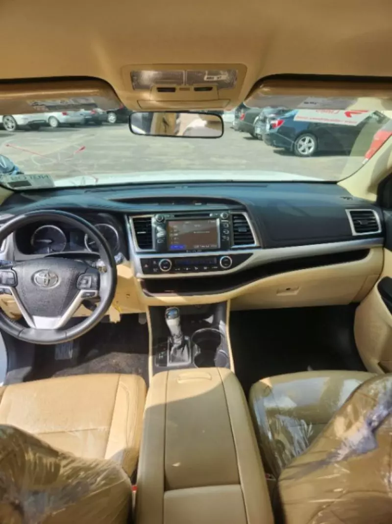 Toyota Highlander   - 2016