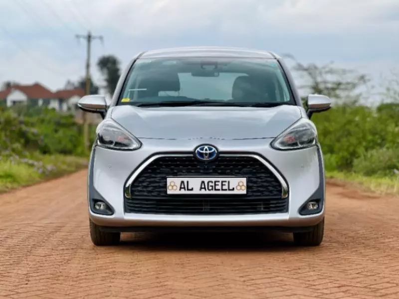 Toyota Sienta Hybrid    - 2018