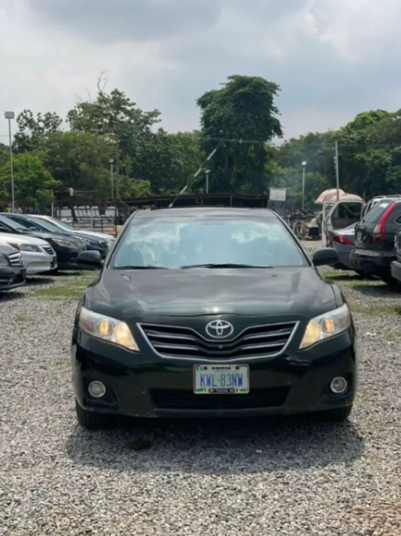 Toyota Camry   - 2011