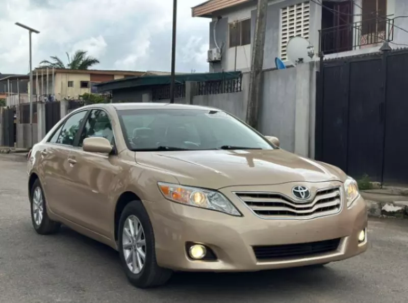 Toyota Camry - 2011