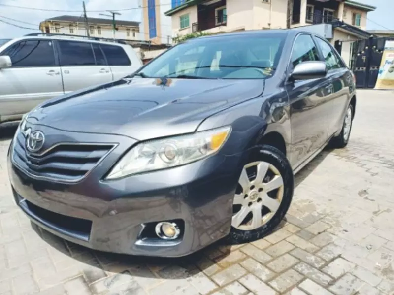 Toyota Camry   - 2010
