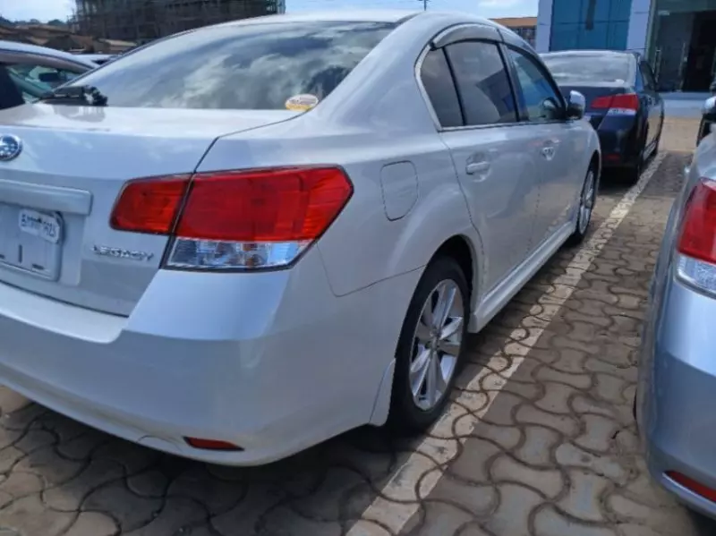 Subaru Legacy   - 2013