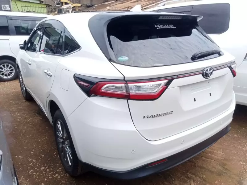 Toyota Harrier   - 2016