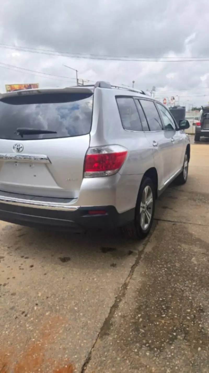 Toyota Highlander   - 2013