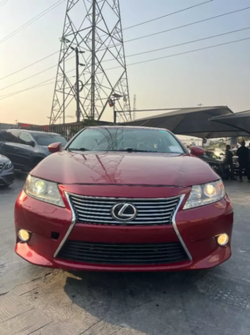 Lexus ES   - 2015