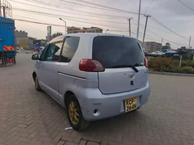 Toyota Porte   - 2012