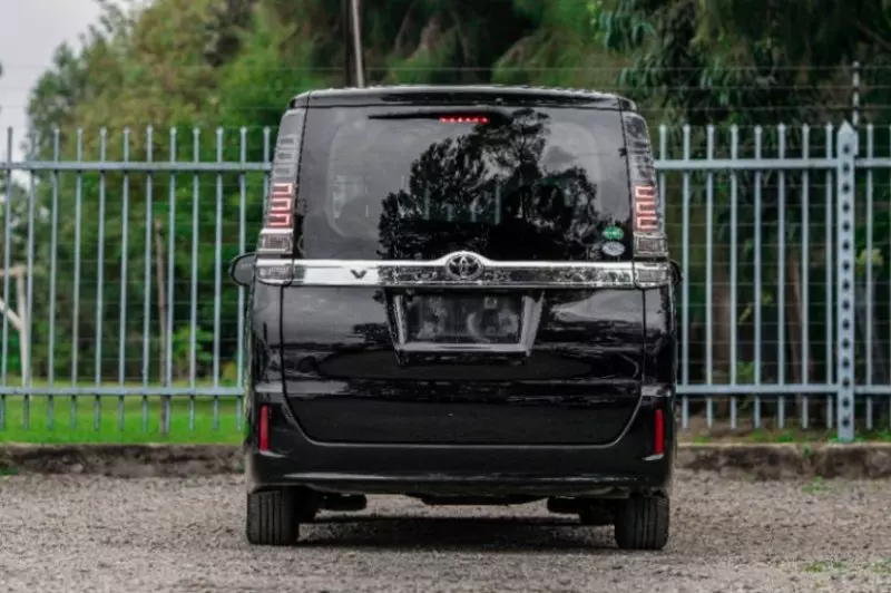 Toyota Voxy    - 2018