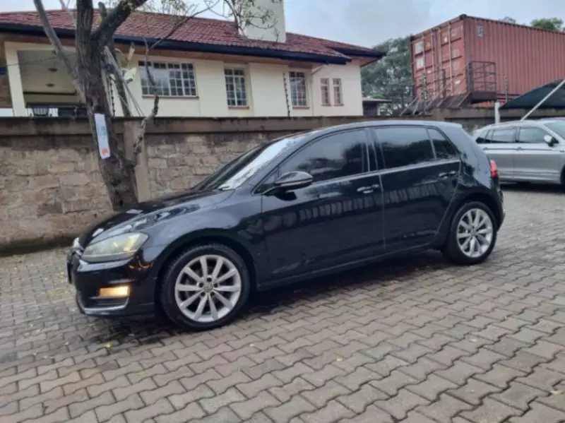 Volkswagen Golf   - 2014