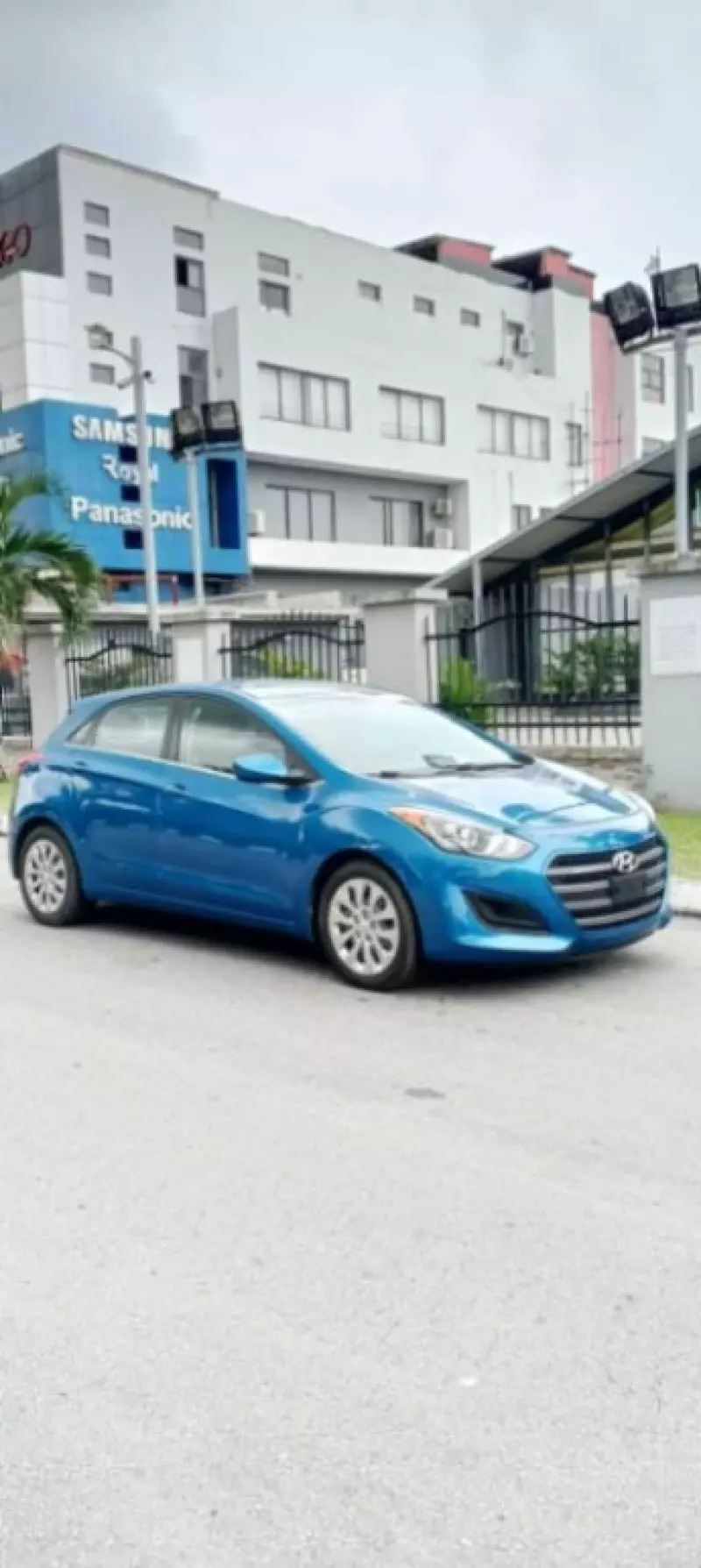 Hyundai Elantra   - 2017