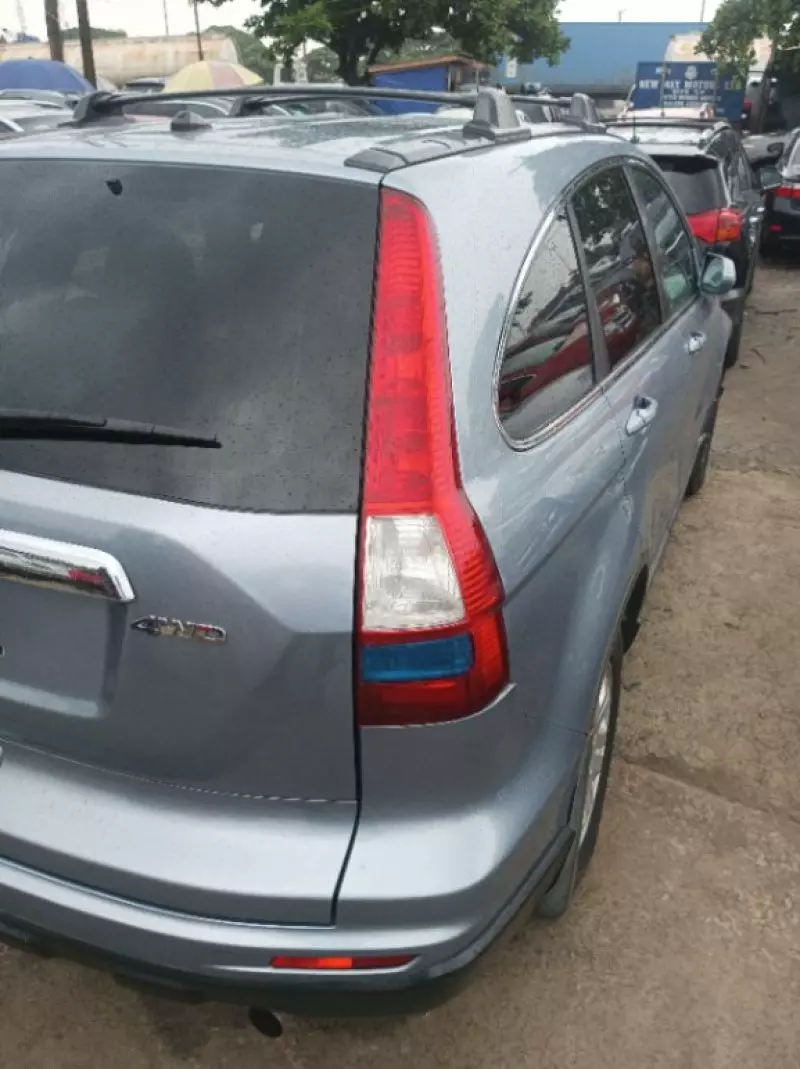 Honda CR-V   - 2010