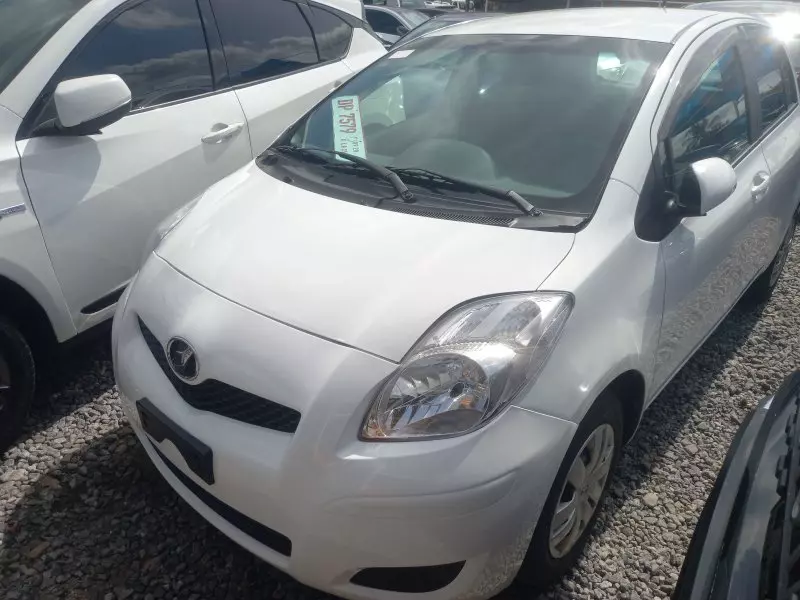 Toyota Vitz   - 2011