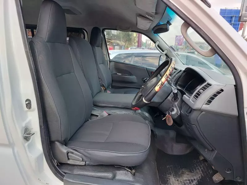Toyota Hiace   - 2010
