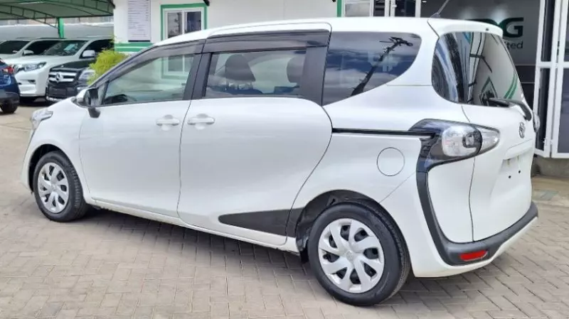 Toyota Sienta   - 2018