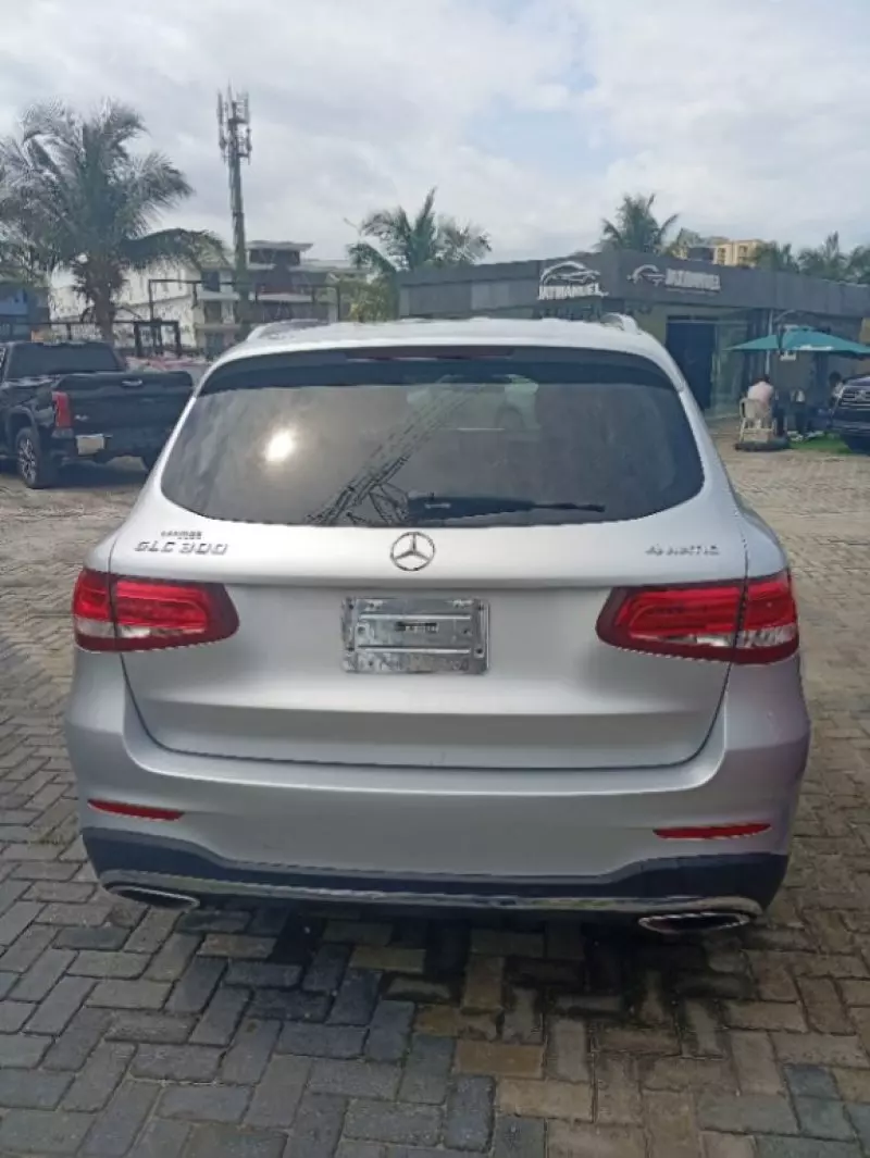 Mercedes-Benz GLC 300   - 2016