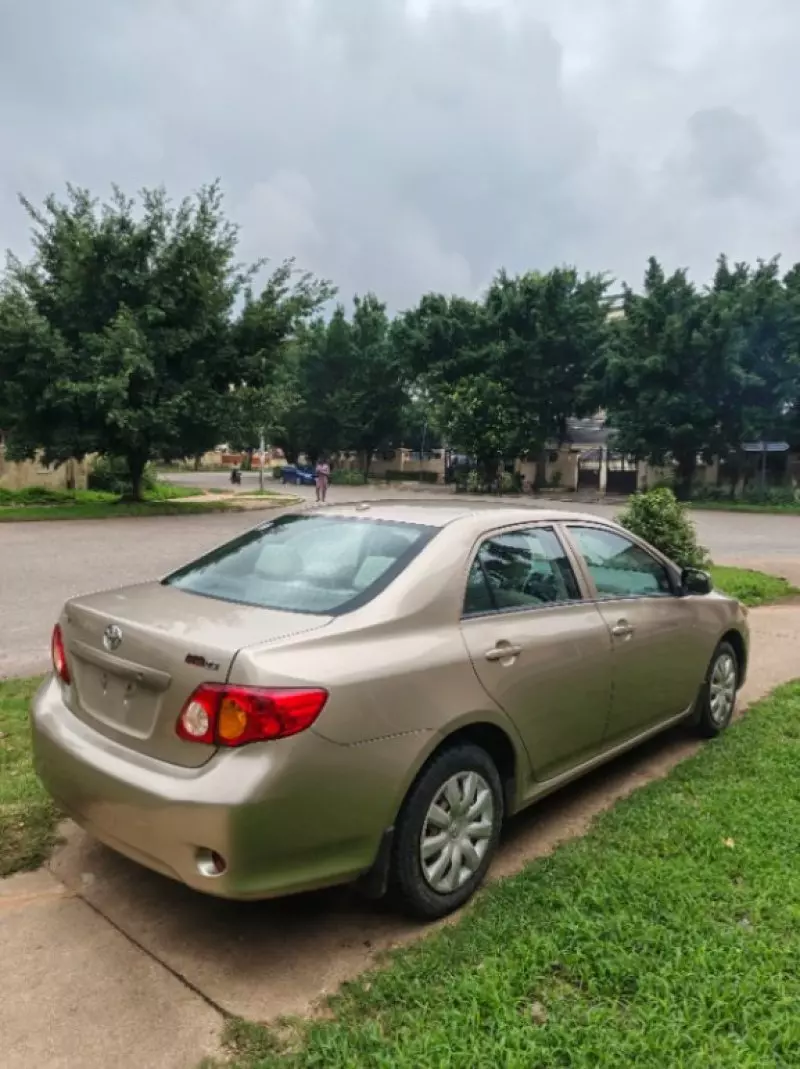 Toyota Corolla   - 2010