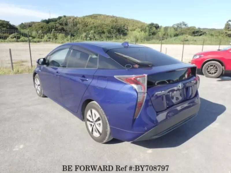 Toyota Prius   - 2016
