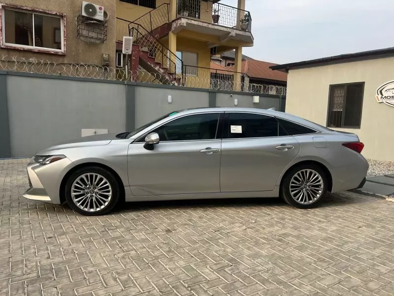 Toyota Avalon   - 2020