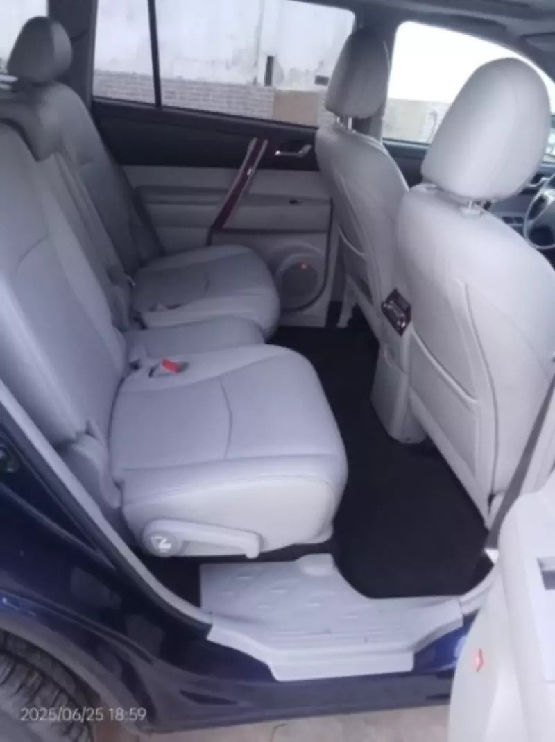 Toyota Highlander   - 2013