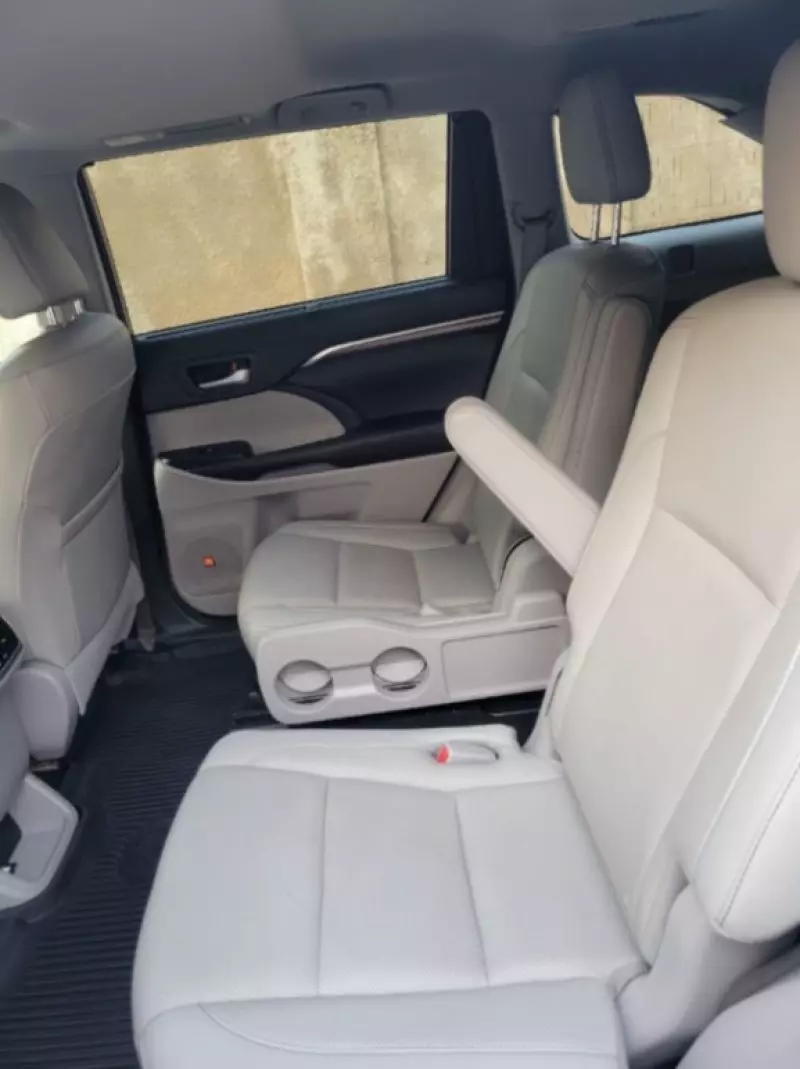 Toyota Highlander   - 2016