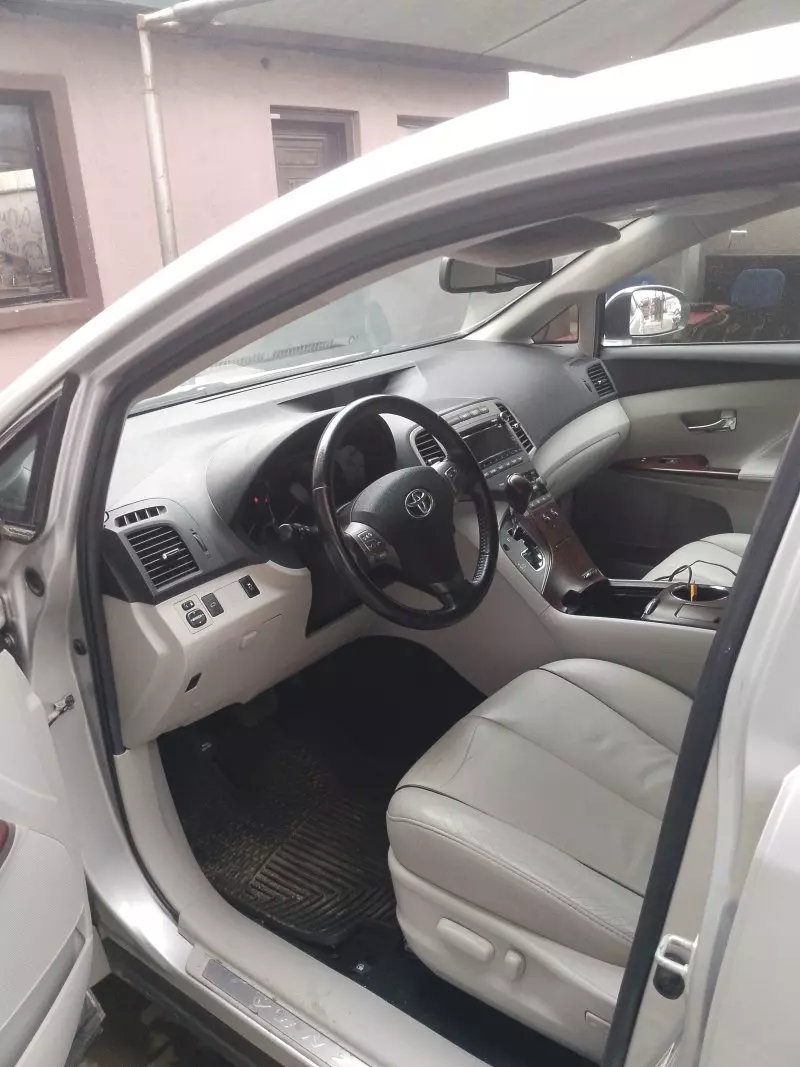 Toyota Venza   - 2011