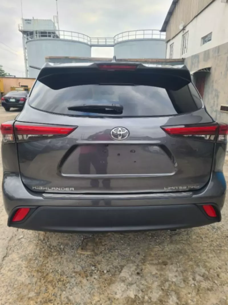 Toyota Highlander   - 2020