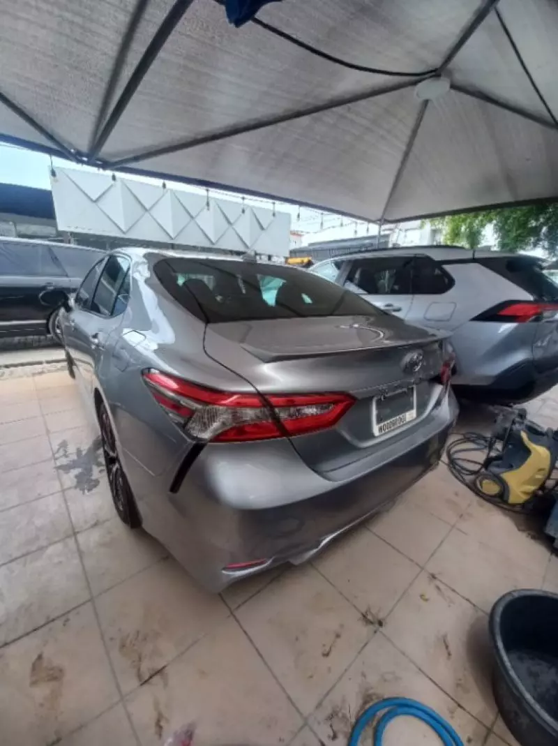 Toyota Camry   - 2018