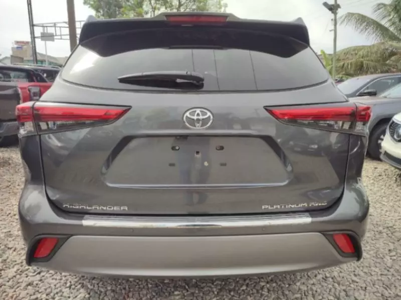 Toyota Highlander   - 2024