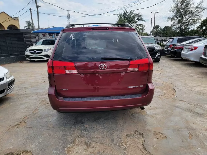 Toyota Sienna   - 2004