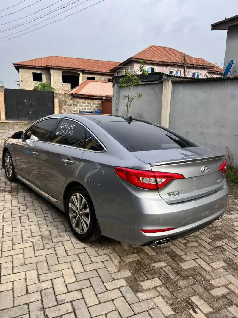 Hyundai Sonata   - 2016