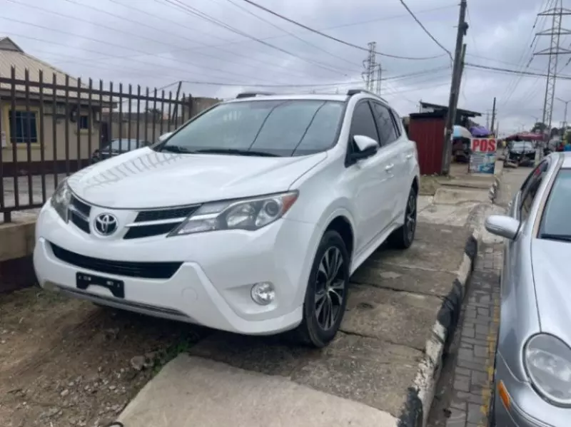 Toyota RAV 4   - 2015