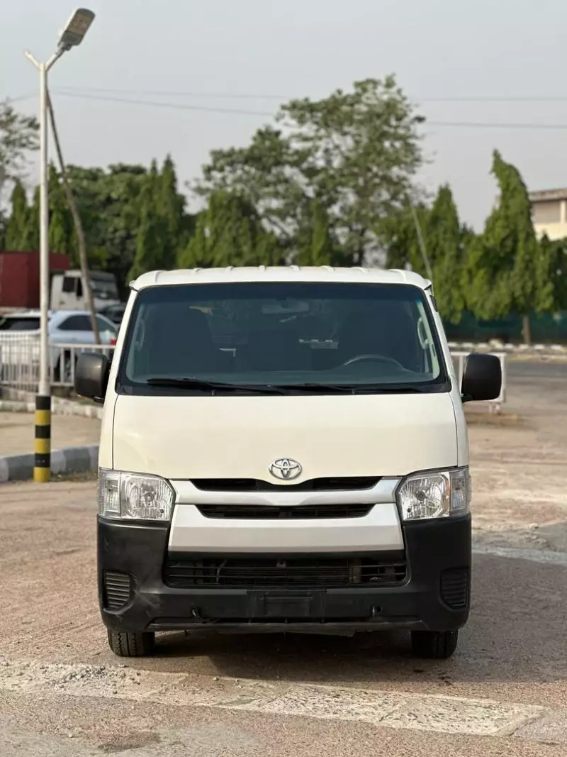 Toyota Hiace   - 2013