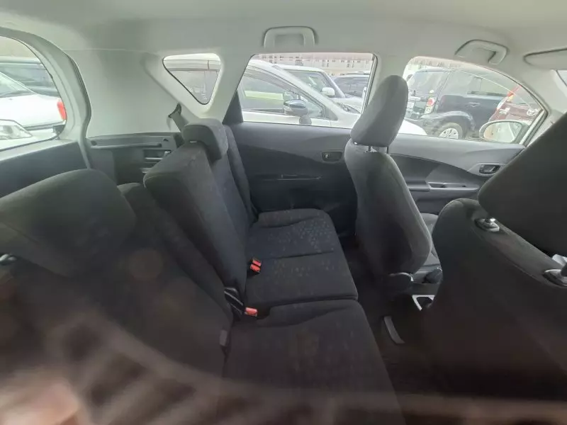 Toyota Ractis   - 2012