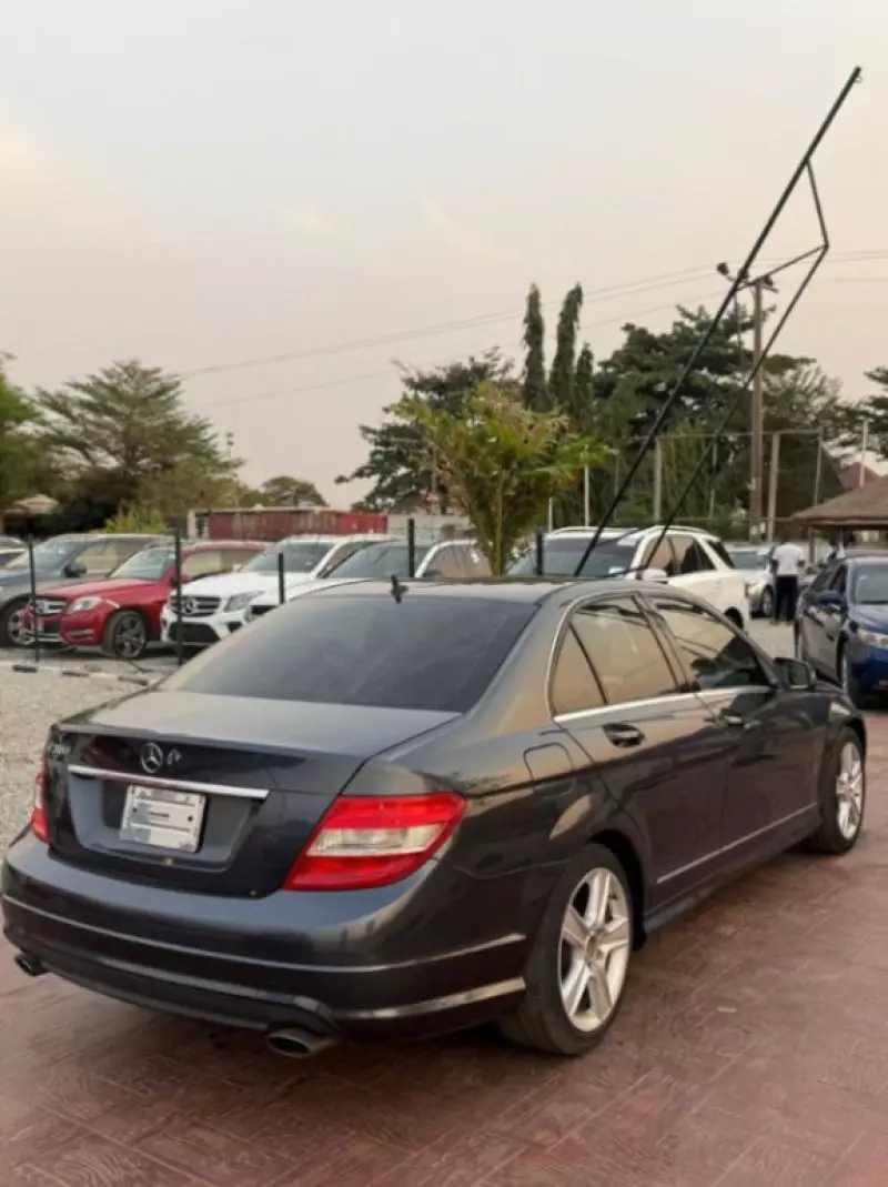 Mercedes-Benz C 300   - 2011