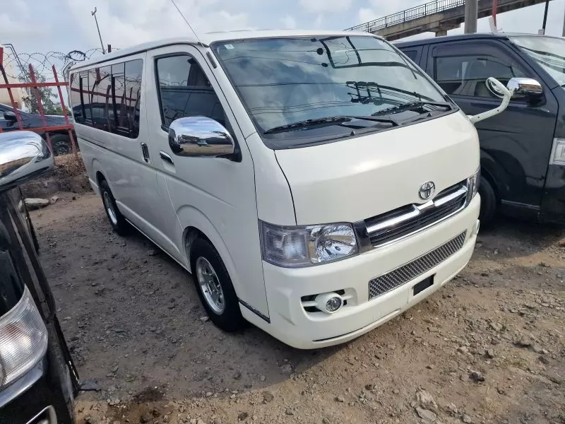 Toyota Hiace   - 2009