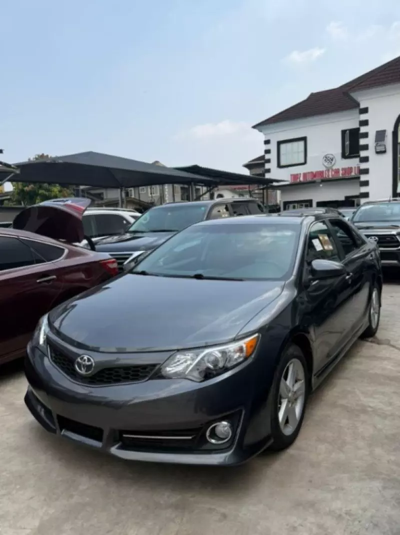 Toyota Camry   - 2013