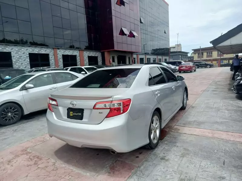 Toyota Camry   - 2013