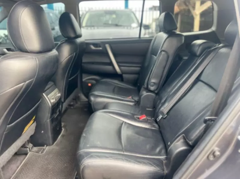 Toyota Highlander   - 2012