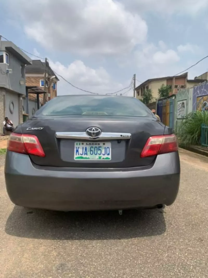 Toyota Camry   - 2009