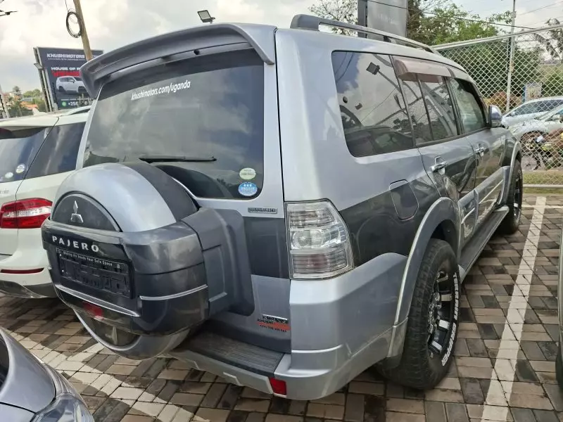 Mitsubishi Pajero   - 2011