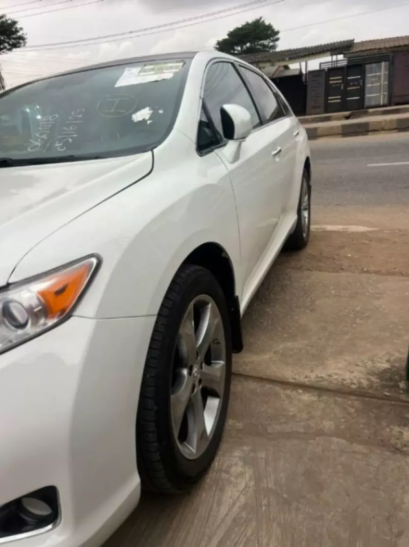 Toyota Venza   - 2012