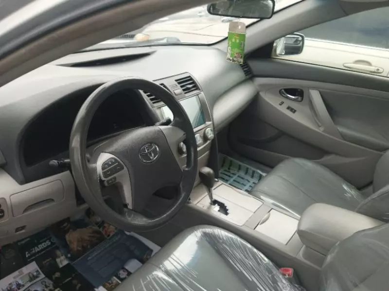 Toyota Camry   - 2010