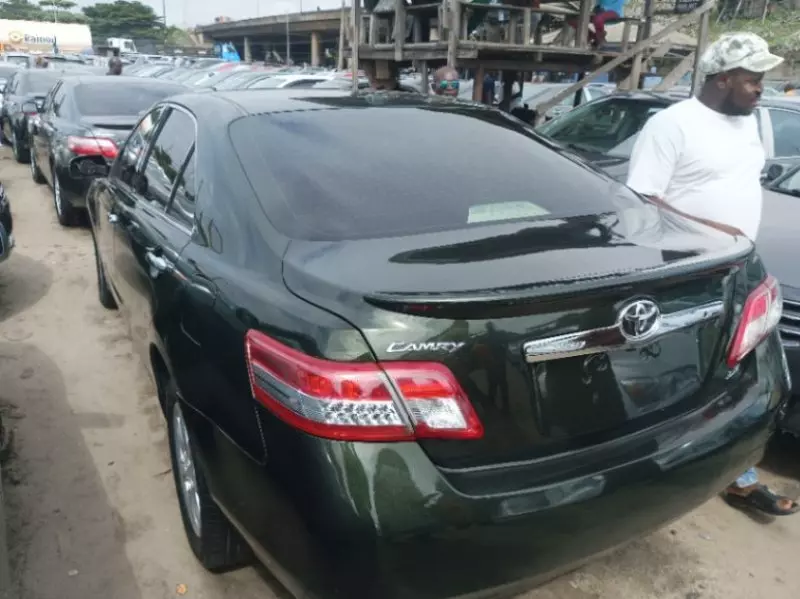 Toyota camry   - 2011