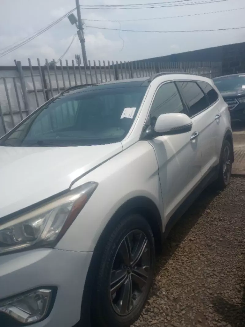 Hyundai Santa Fe   - 2014