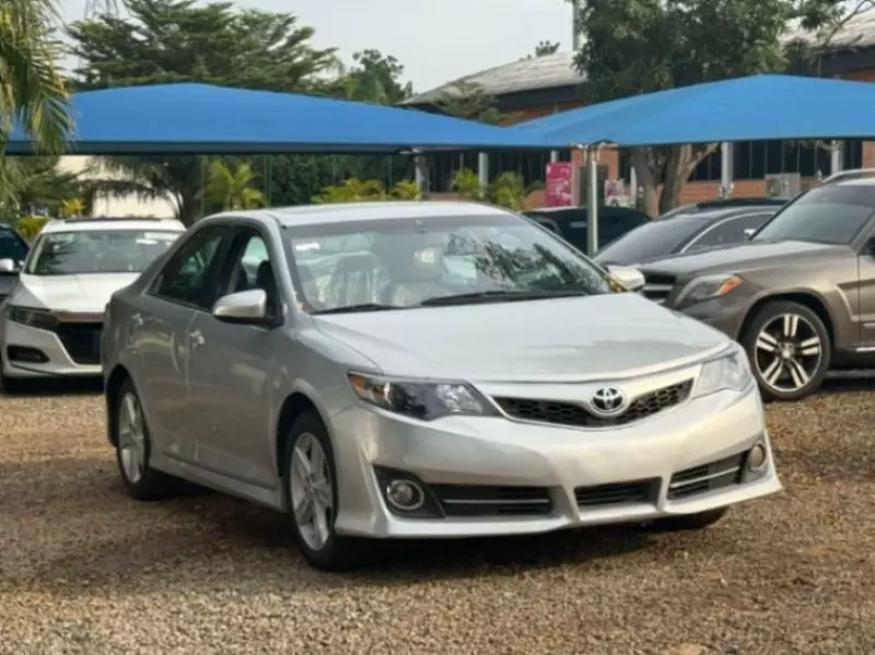 Toyota Camry   - 2012